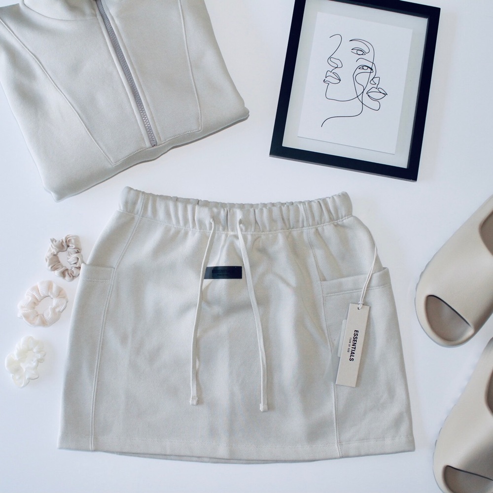 FEAR OF GOD ESSENTIALS ‘Wheat’ Fleece Skirt